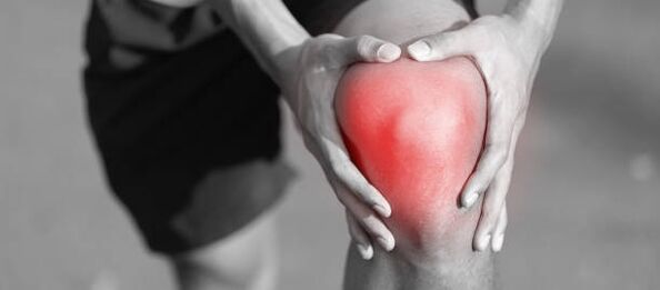 Πόνο στις αρθρώσεις σε έναν άνδρα